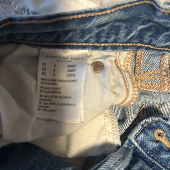 American Eagle 90's Boyfriend Women's Distressed Button Fly Denim Jeans Size 6 S - Picture 13 of 13
